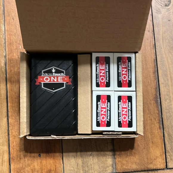 Micro Touch One razor and 24 blades - Picture 3 of 6